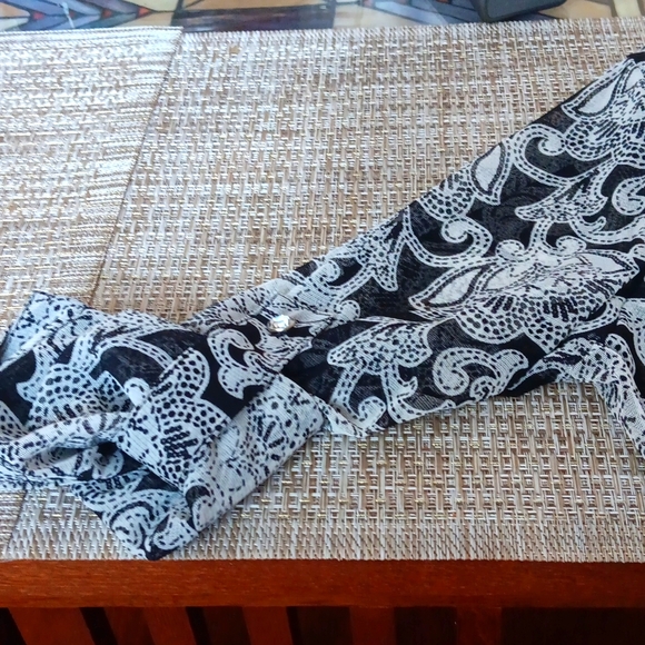 Ladies blouse with attached cami.Excellent Condition.Size L - Picture 7 of 7